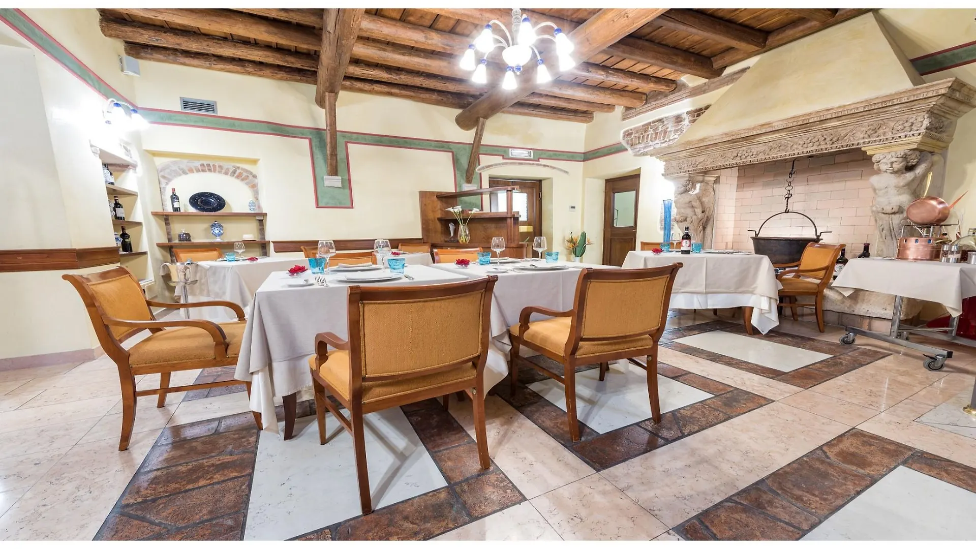 Hotel Villa Malaspina Castel d'Azzano 4*,  Italy