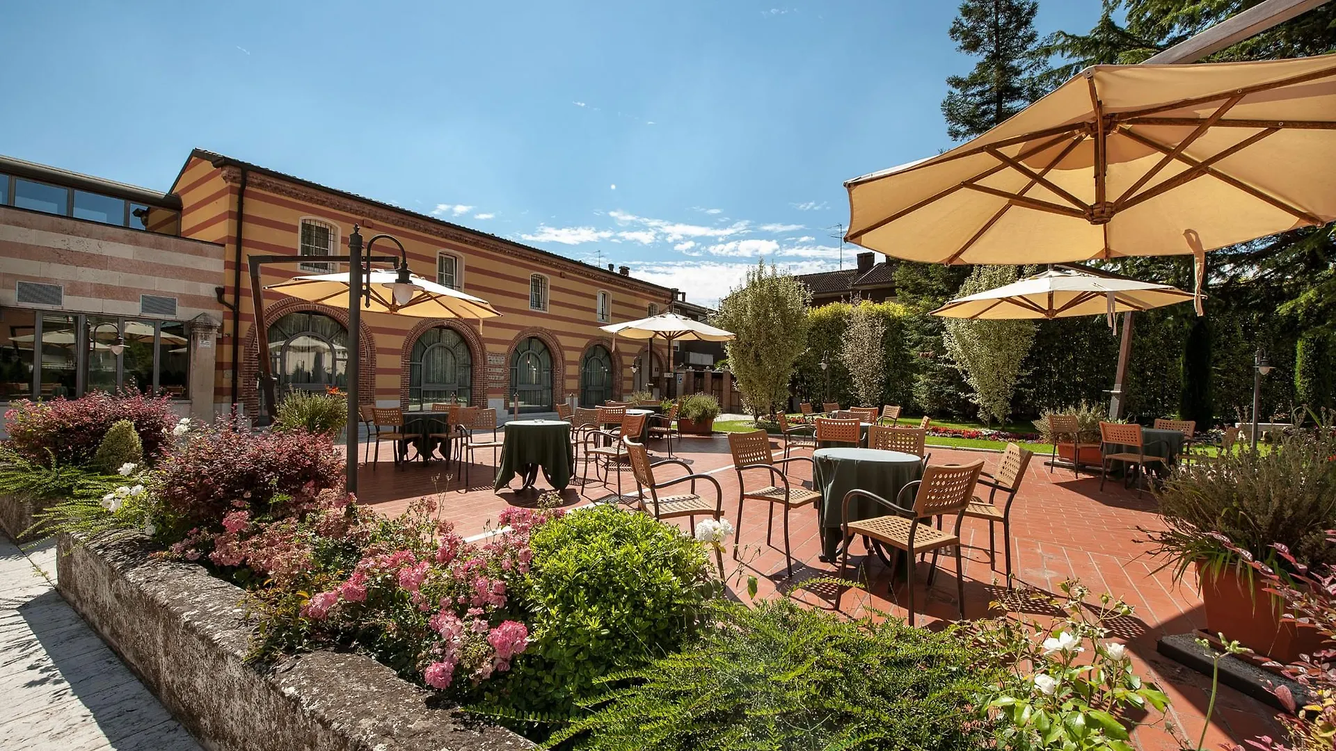 Hotel Villa Malaspina Castel d'Azzano 4*,