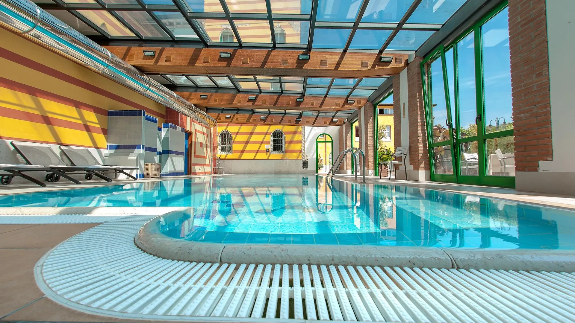 Hotel Villa Malaspina Castel d'Azzano 4*,  Italy
