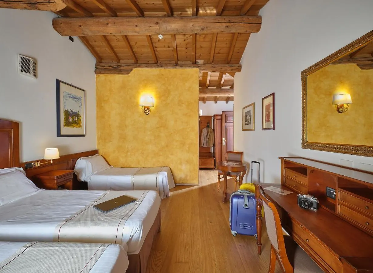Hotel Villa Malaspina Castel d'Azzano 4*,