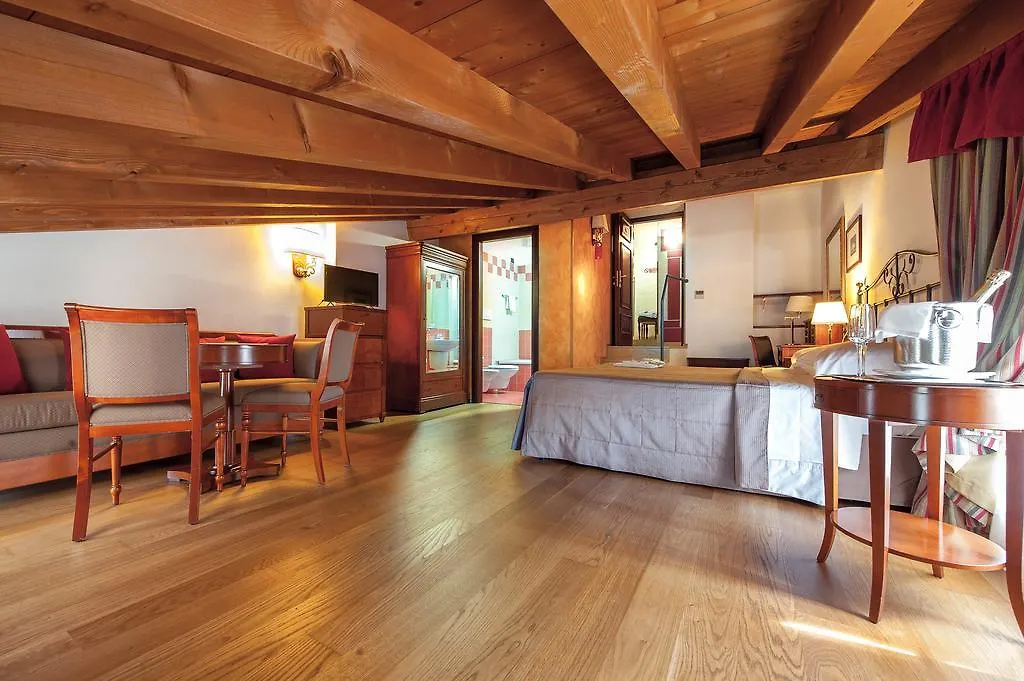 Hotel Villa Malaspina Castel d'Azzano Italy